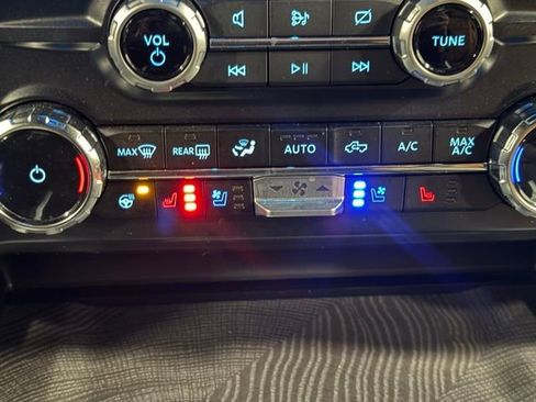 Used 2024 Ford F250 Platinum image 31