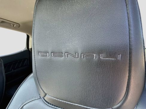 Used 2022 GMC Canyon Denali w/ Denali Black Edition Package AWD/4WD image 11