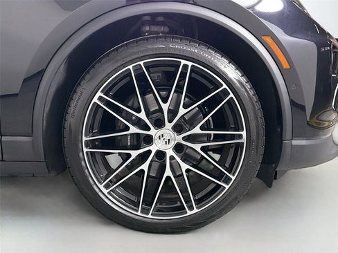 Certified 2026 Porsche Macan Electric RWD image 14