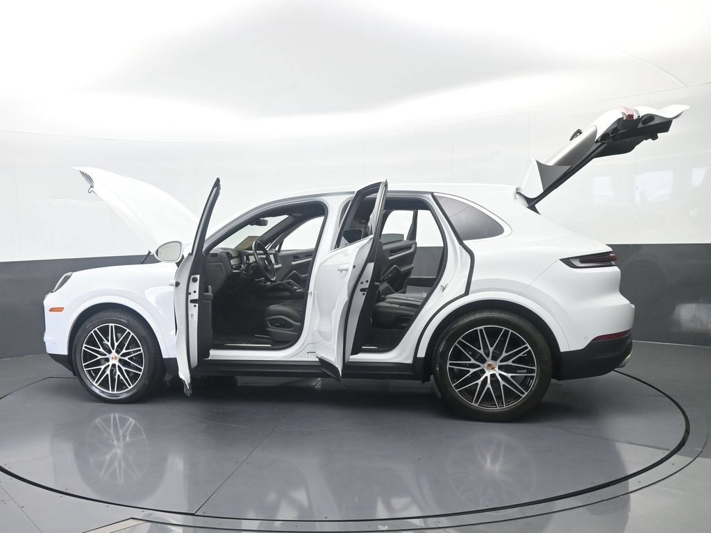 Used 2025 Porsche Cayenne AWD/4WD image 84