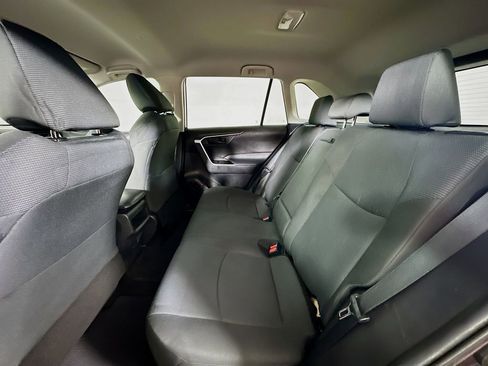 Used 2021 Toyota RAV4 LE image 4