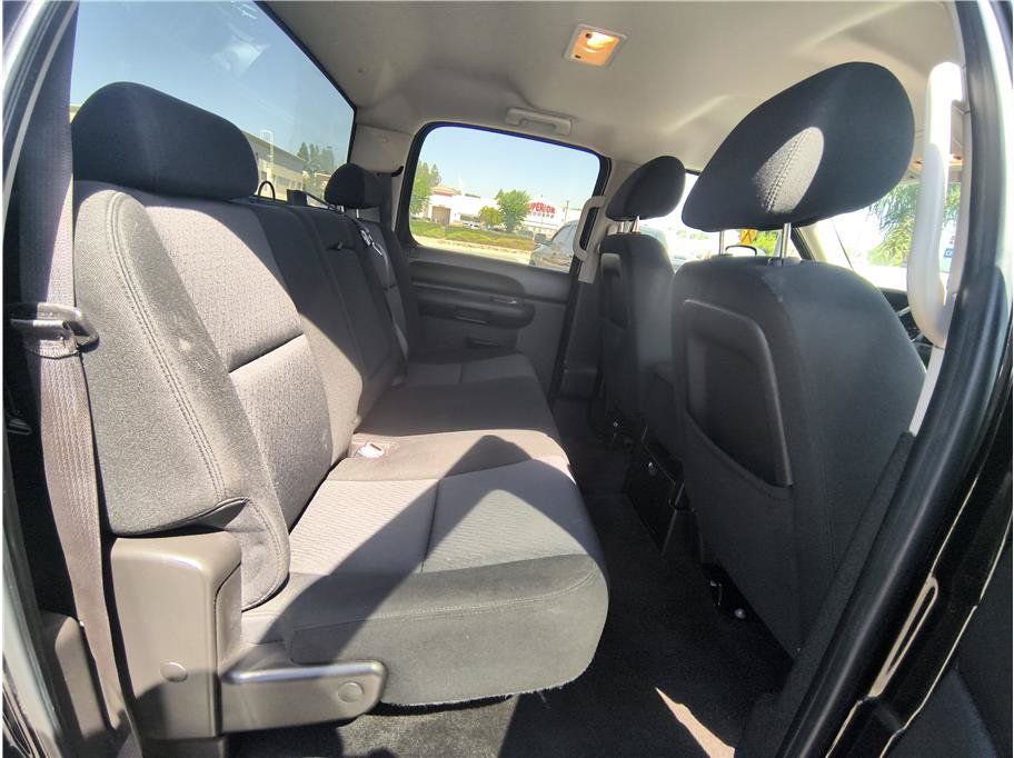 Used 2010 Chevrolet Silverado 2500 LT w/ Interior Plus Package AWD/4WD image 15