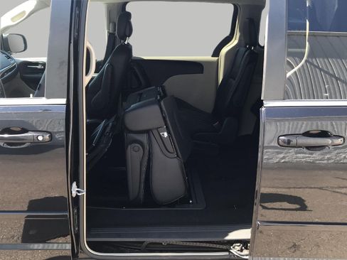Used 2016 Chrysler Town & Country LX FWD image 23