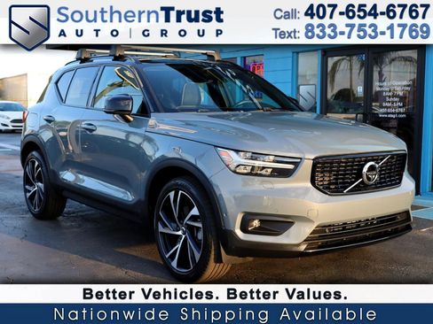 Used 2022 Volvo XC40 T4 R-Design w/ Advanced Package image 1