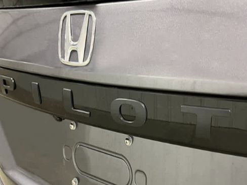 New 2025 Honda Pilot EX-L image 8