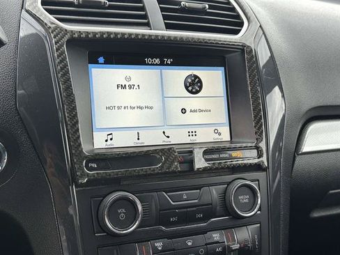 Used 2017 Ford Explorer XLT w/ Equipment Group 202A AWD/4WD image 19