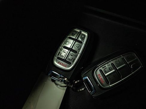 Used 2025 Chrysler Pacifica Select FWD image 20