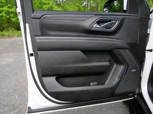 Used 2022 GMC Yukon SLT w/ SLT Premium Package image 24