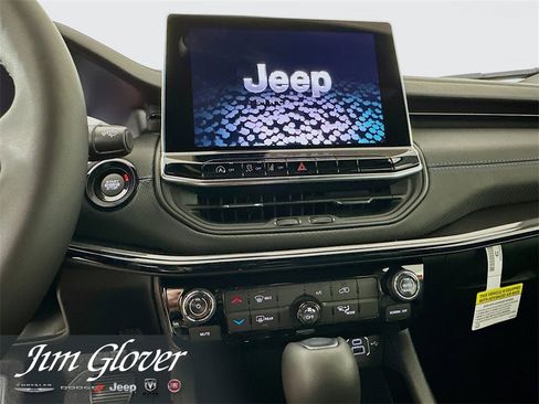 New 2026 Jeep Compass Latitude image 30