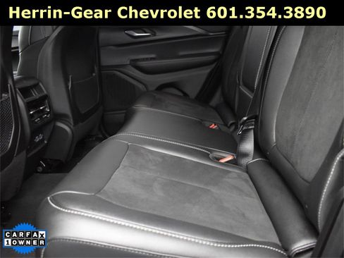 Used 2025 Jeep Grand Cherokee Altitude image 11