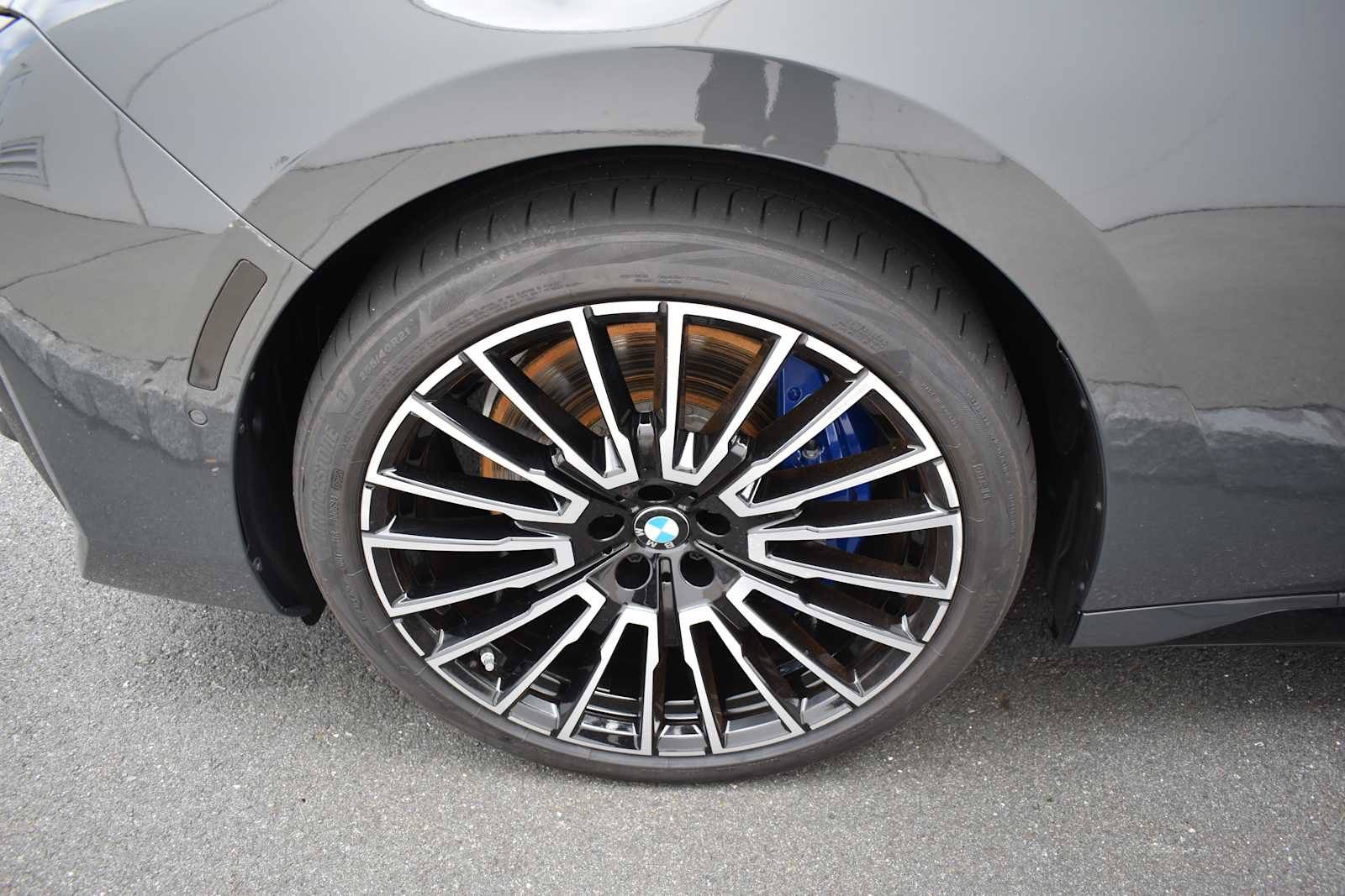 Used 2024 BMW i7 xDrive60 w/ Executive Package AWD/4WD image 22