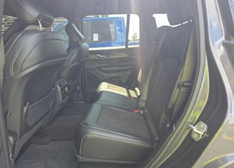 Used 2023 Jeep Grand Cherokee Altitude AWD/4WD image 19