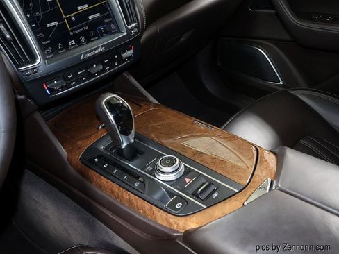 Used 2018 Maserati Levante GranLusso image 28