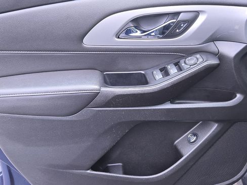 Certified 2023 Chevrolet Traverse LT w/ Rear Camera Mirror Package image 10