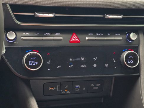 Certified 2024 Hyundai Sonata SEL w/ Convenience Package FWD image 19
