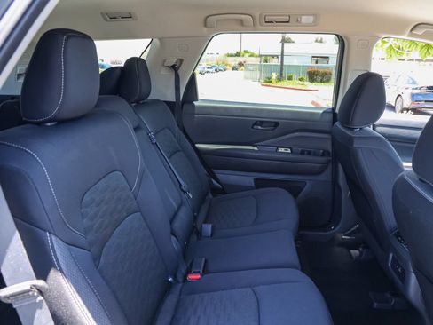 Used 2024 Nissan Pathfinder SV FWD image 18