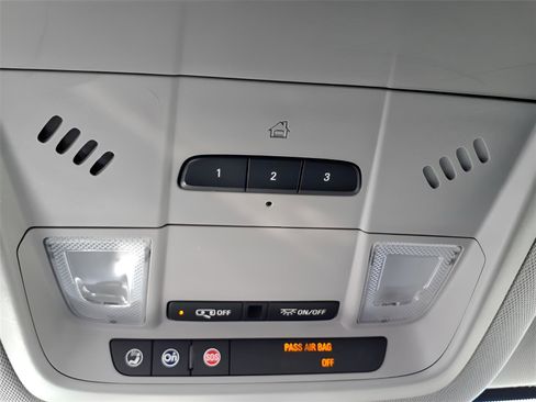 Used 2017 GMC Acadia SLT image 28