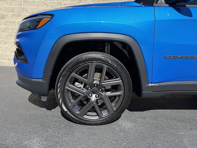 Used 2025 Jeep Compass Limited w/ Sun & Sound Group AWD/4WD image 9
