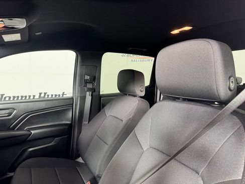 Used 2024 Chevrolet Colorado W/T RWD image 17