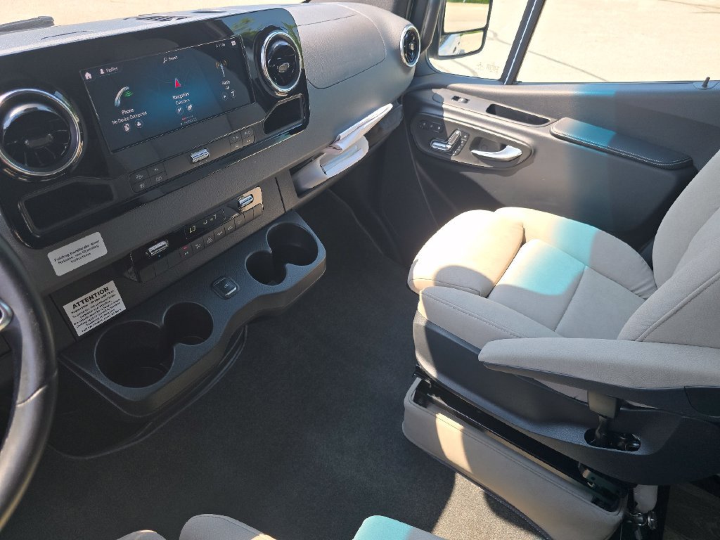 Used 2021 Mercedes-Benz Sprinter 3500 image 28