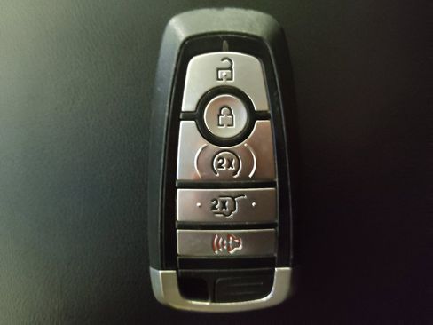 Used 2021 Ford Explorer Limited image 32