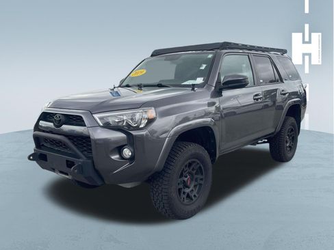 Used 2019 Toyota 4Runner SR5 AWD/4WD image 3