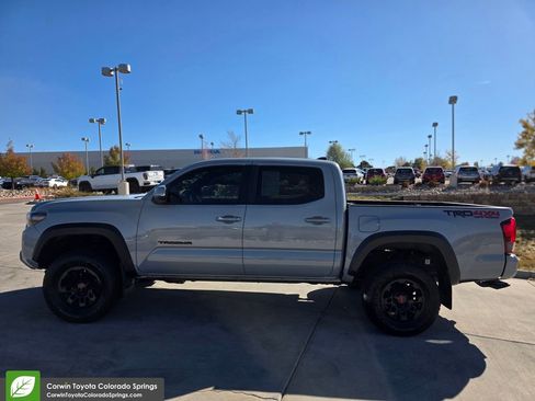 Used 2019 Toyota Tacoma TRD Off-Road image 4