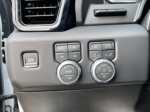 Used 2026 GMC Sierra 2500 Denali Ultimate AWD/4WD image 36