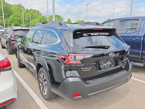 Used 2025 Subaru Outback Premium w/ Popular Package #1A image 5