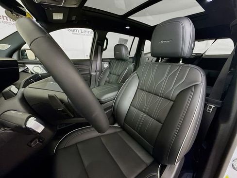 Used 2025 Buick Enclave Avenir w/ Super Cruise Package FWD image 24
