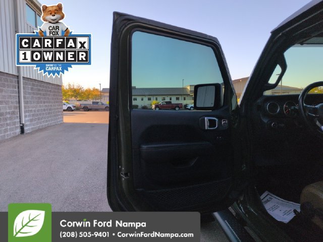 Used 2022 Jeep Wrangler Unlimited Sahara w/ LED Lighting Group AWD/4WD image 10