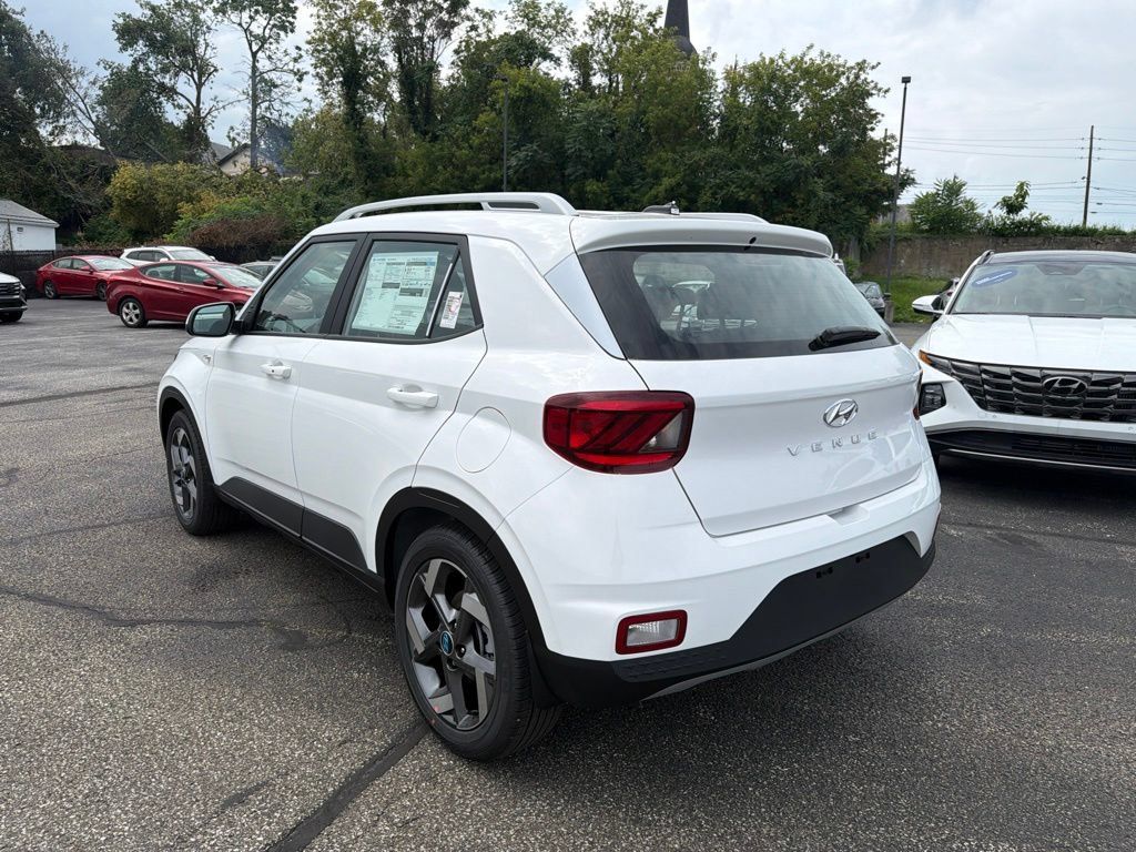 New 2026 Hyundai Venue SEL FWD image 5