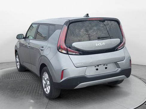 Used 2024 Kia Soul LX w/ LX Technology Package FWD image 3