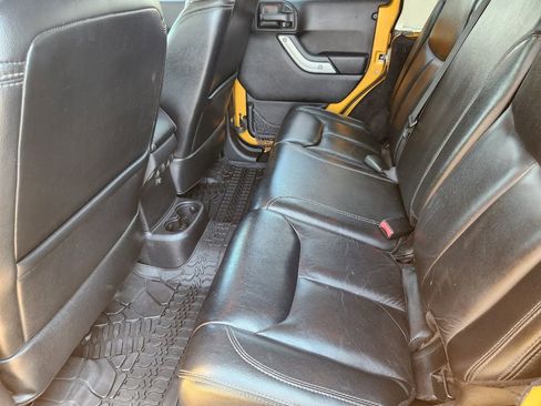 Used 2014 Jeep Wrangler Unlimited Rubicon AWD/4WD image 32