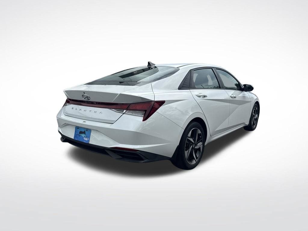 Used 2023 Hyundai Elantra SEL w/ Convenience Package FWD image 5