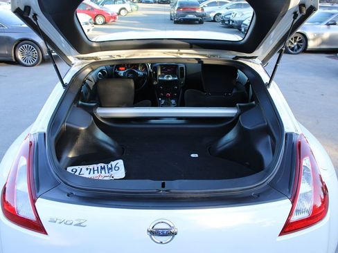 Used 2018 Nissan 370Z Coupe RWD image 9