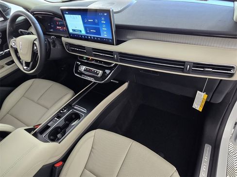 New 2026 Lincoln Corsair Premiere image 15