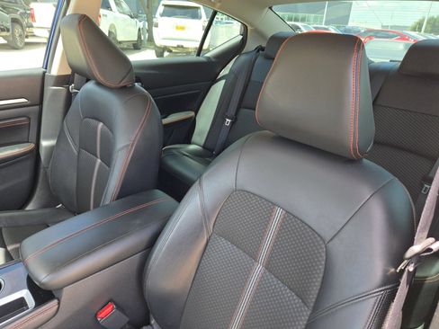 Used 2023 Nissan Altima 2.5 SR FWD image 9