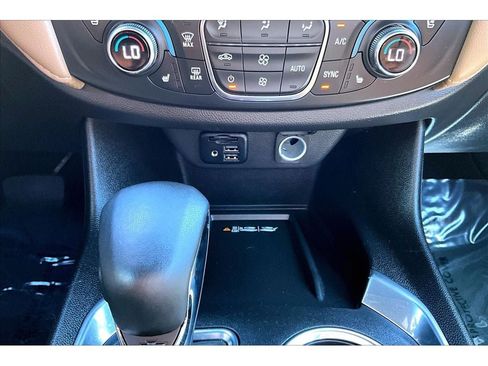Used 2023 Chevrolet Traverse Premier AWD/4WD image 26