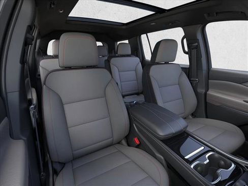 New 2026 Chevrolet Traverse LT w/ Sun and Wheel Package FWD image 16