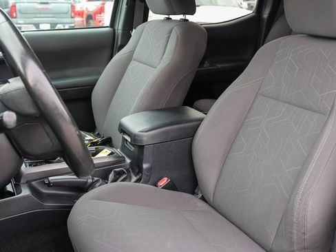 Used 2019 Toyota Tacoma TRD Sport image 10