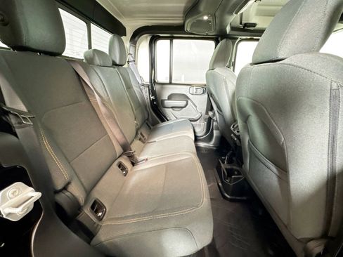 Used 2025 Jeep Gladiator Sport image 24