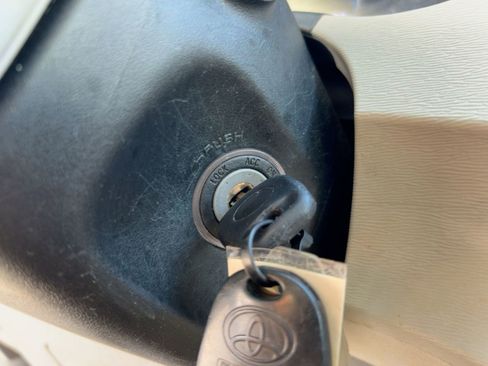 Used 2013 Toyota Sienna XLE image 27