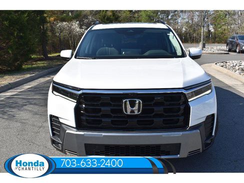 New 2026 Honda Pilot image 2