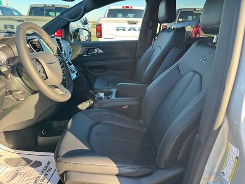New 2026 Chrysler Pacifica Select w/ S Appearance Package FWD image 9