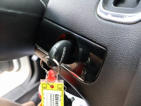 Used 2015 Dodge Grand Caravan SE FWD image 35