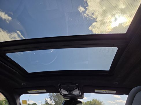 Used 2025 BMW X6 xDrive40i w/ Executive Package image 13