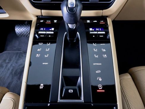 Certified 2026 Porsche Macan AWD/4WD image 18