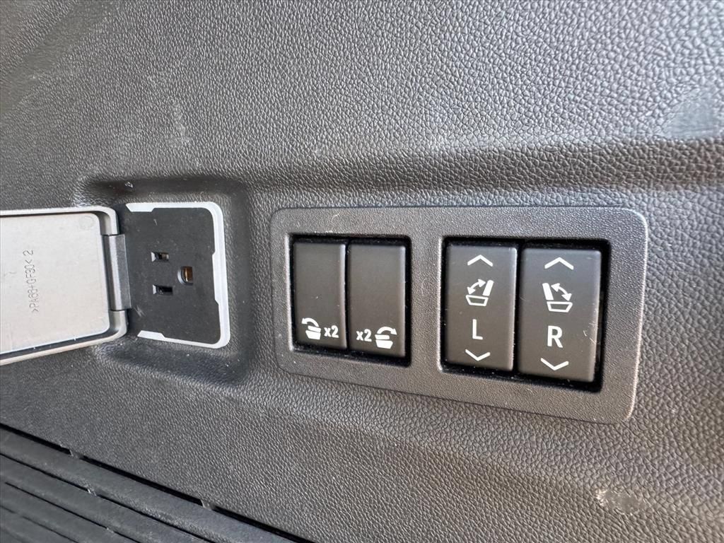 Used 2022 Chevrolet Suburban Premier AWD/4WD image 12