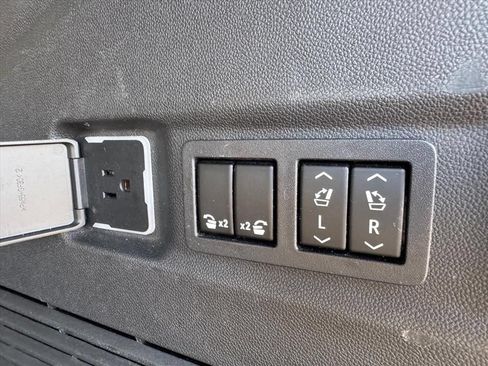 Used 2022 Chevrolet Suburban Premier AWD/4WD image 12